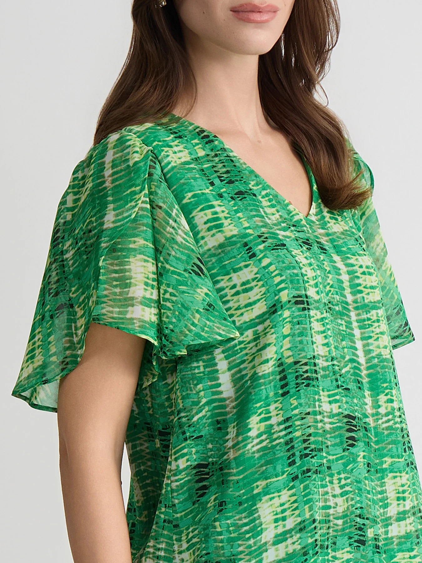 Plus Tulip Sleeve V-Neck Blouse - Image 4