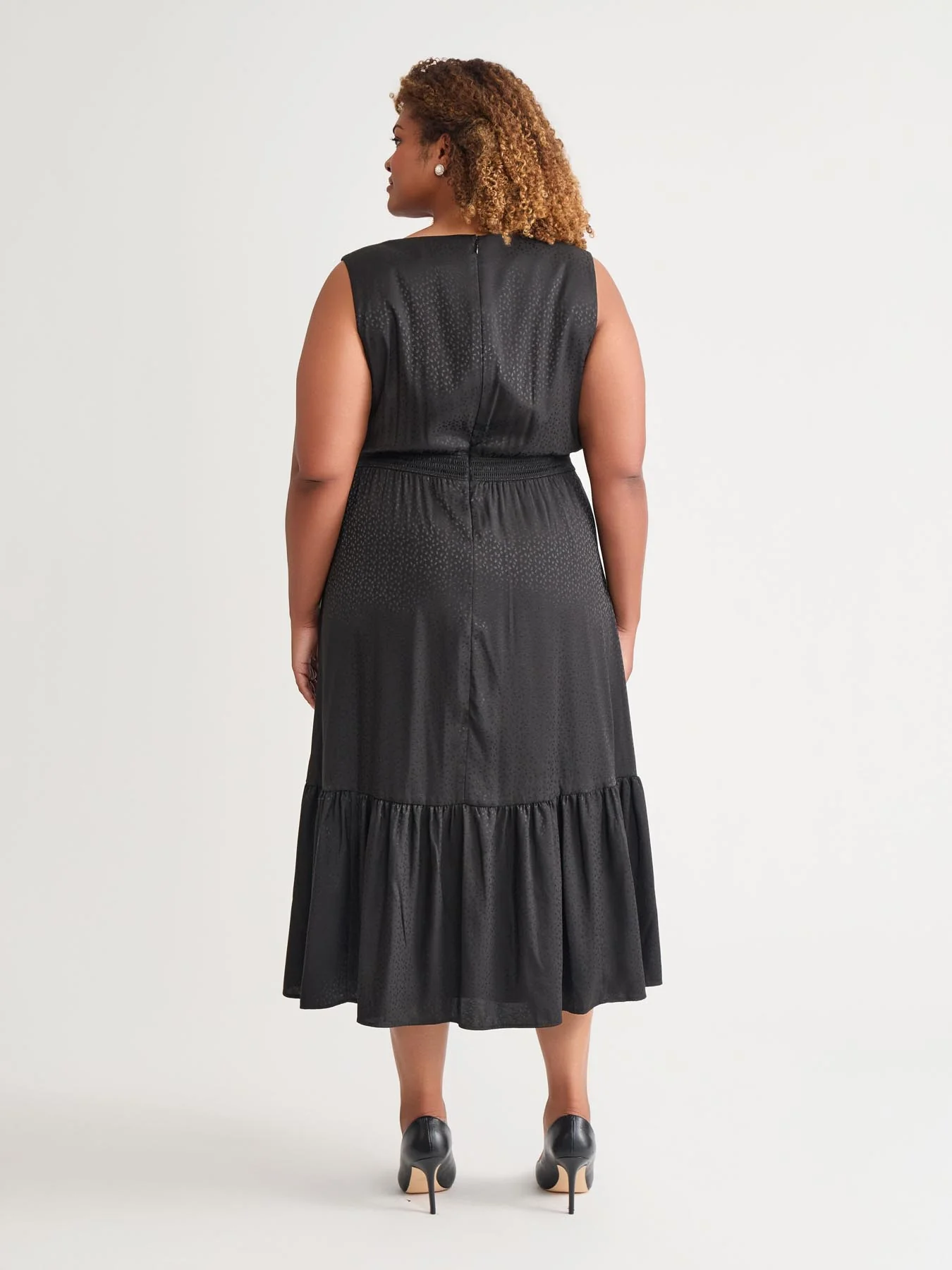 Sleeveless Boat Neck Tiered Dress, Black - Image 4
